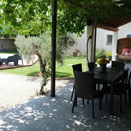 Très jolie location vacances climatisée, 6 personnes proche des Baux de Provence, située au coeur des Alpilles à Mouriès, LS1-312 Clarta Extérieur photo