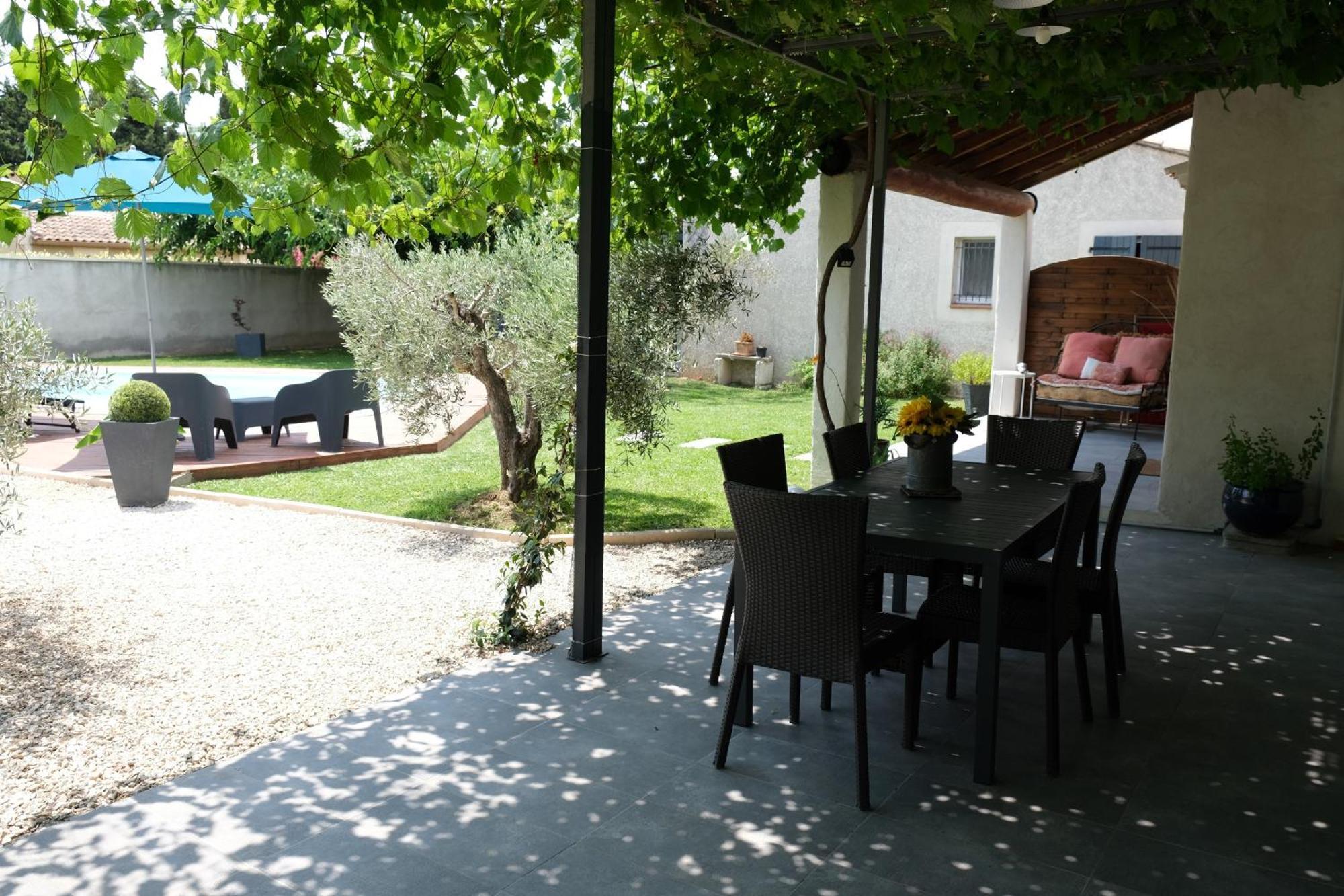 Très jolie location vacances climatisée, 6 personnes proche des Baux de Provence, située au coeur des Alpilles à Mouriès, LS1-312 Clarta Extérieur photo